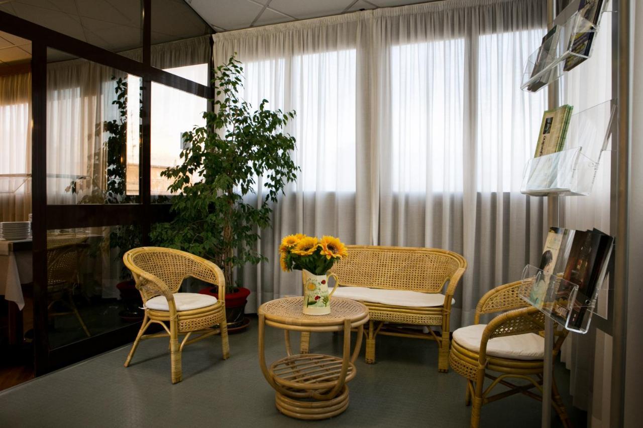 Hotel Giardino フォッローニカ エクステリア 写真